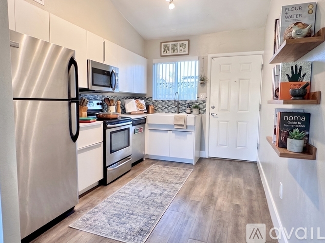 2726 E Glenrosa Ave, Unit 3 Rental photo 4